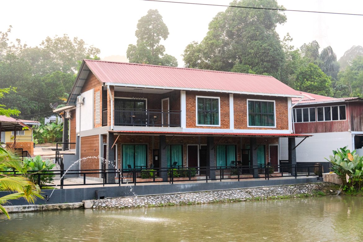 SUPERKING ROOM POND VIEW
