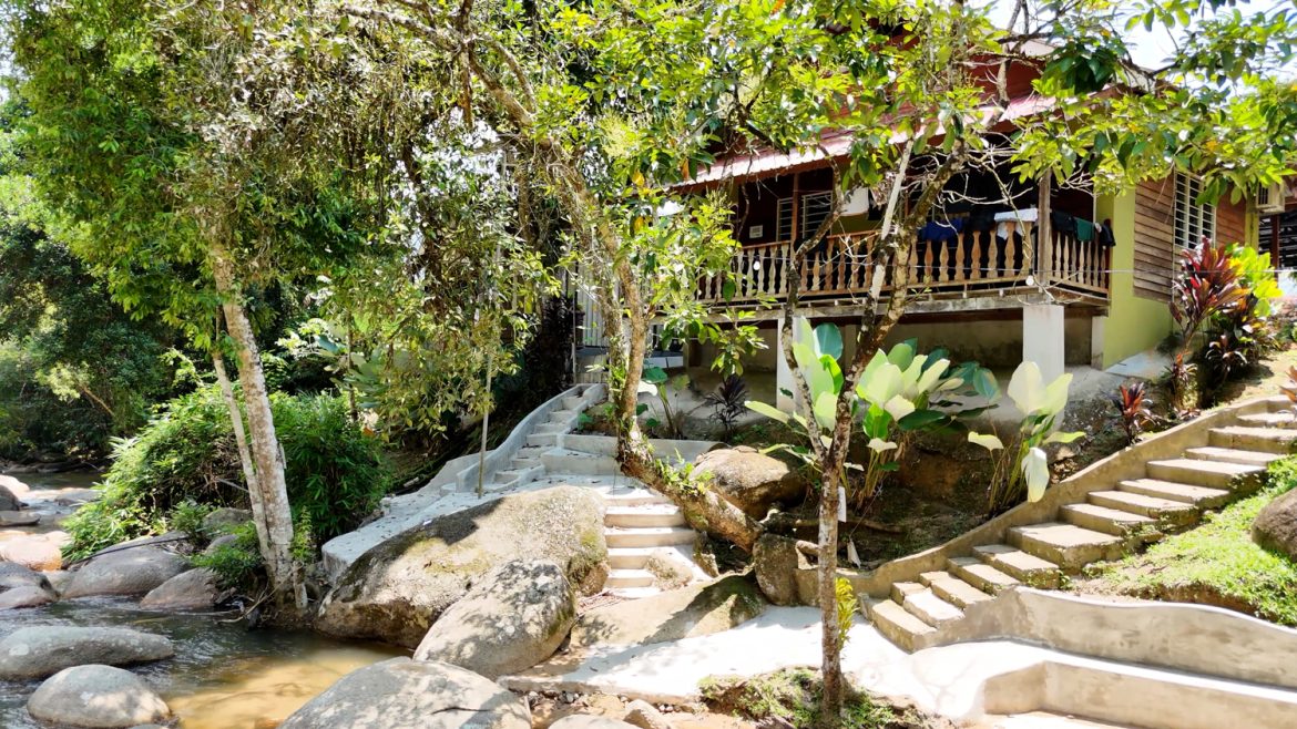 DELUXE QUEEN ROOM RIVER VIEW