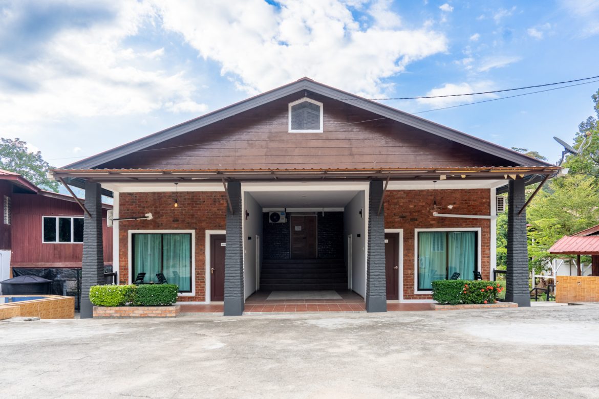 DELUXE ROOM POOL VIEW